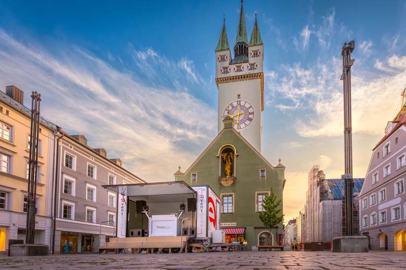 Professionelle Firmenveranstaltung in Straubing mit Eventtechnik und Planung von eventclan